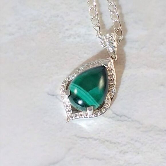 Malachite Pendant Necklace 18" Chain - Picture 5 of 8